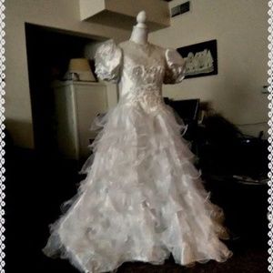 .....WEDDING DRESS .....